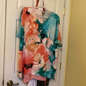 Chico’s short sleeved tunic size 3